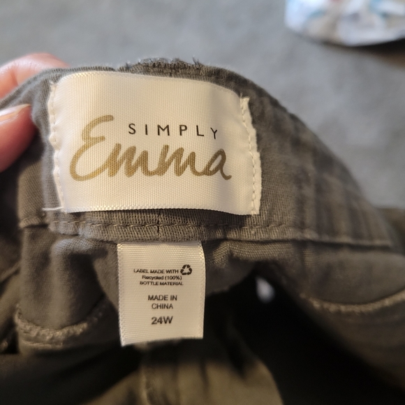 Plus size Capri - Picture 2 of 3